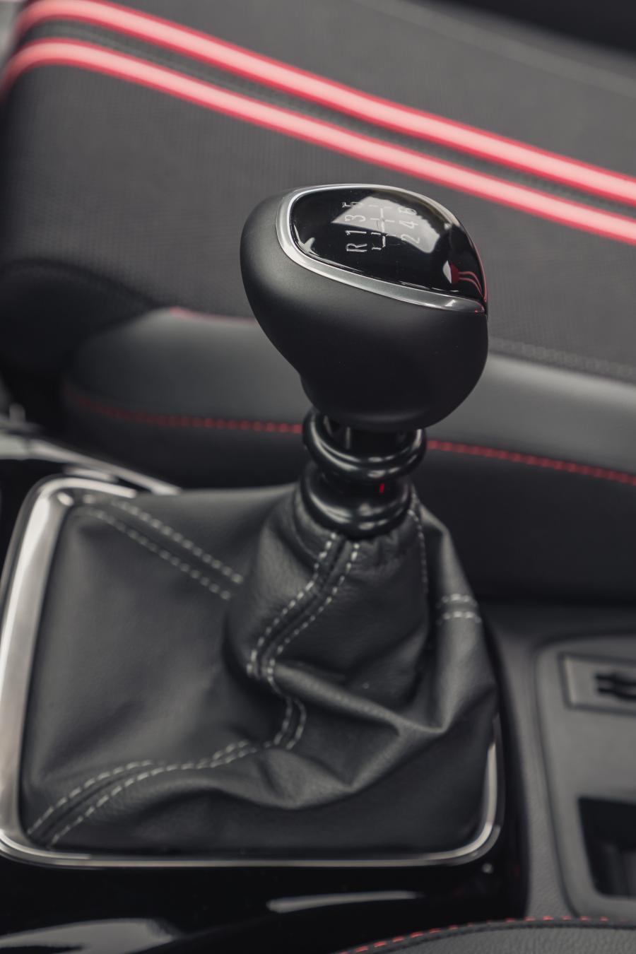 Детали интерьера Vauxhall Corsa SRi (F) 2019 года  (фото 73 из 80)